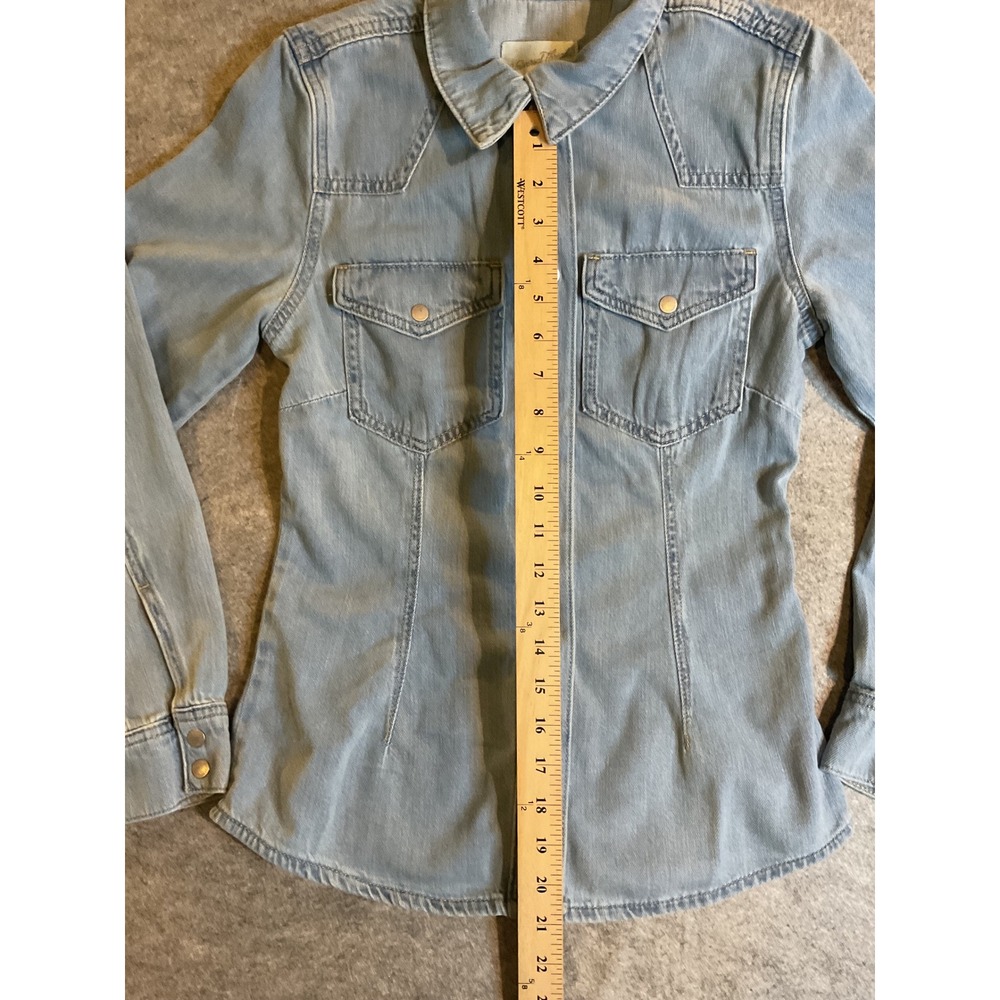 NWT Universal Thread Women's Slim Fit Denim Western Shirt Light Wash Blue Size 2 - Picture 3 of 10